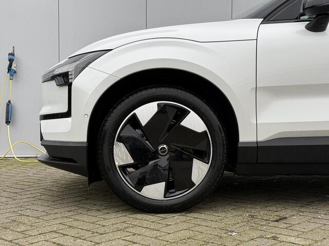 Volvo EX30 Single Motor Extended Range Plus | Adaptieve Cruise Control Met Pilot Assist | Getint Glas Achter | Apple Carplay/Android Auto | BLIS Dodehoekdetectie | Harman/Kardon Premium Audio | Sfeerverlichting | Keyless | Elektrische Achterklep |