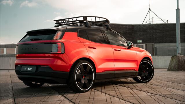 Volvo EX30 Extended Range Ultra / Alleen bij Jacob Schaap / Velgen 21" Everlast / Fusion RED Wrap / Verlaagd /