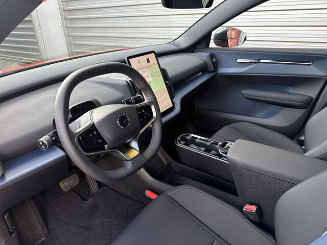 Volvo EX30 Extended Range Ultra / Alleen bij Jacob Schaap / Velgen 21" Everlast / Fusion RED Wrap / Verlaagd /