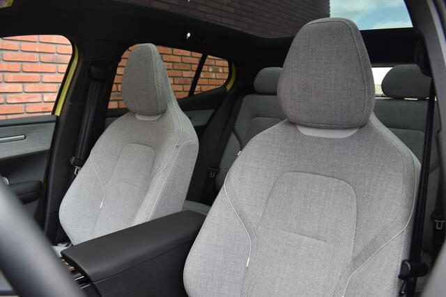 Volvo EX30 Twin Motor Performance 428PK Ultra 69 kWh | Full Options | 20'' | Climate | Getint glas | Black/Yellow Pack |