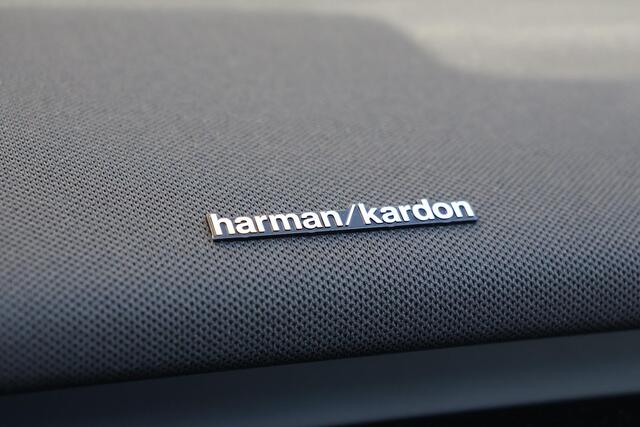 Volvo EX30 Single Motor Extended Range Ultra 69 kWh - 20' LMV - Getint glas v.a. B-stijl - Panoramadak - 360º Camera - Harman Kardon audio - Elektrisch bedienbare voorstoelen - Adaptive Cruise Control - Pilot Assist - BLIS dodehoekassistentie - Keyless Drive - Elekt