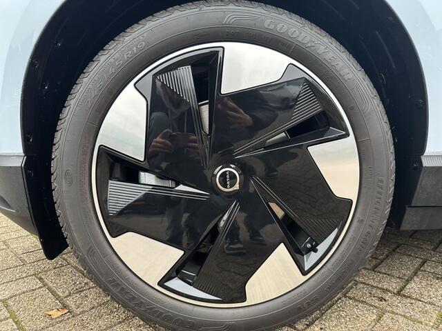 Volvo EX30 Single Motor Extended Range Plus 69 kWh / Volvo EX30 Cargo Bedrijfsauto / EX de BTW /