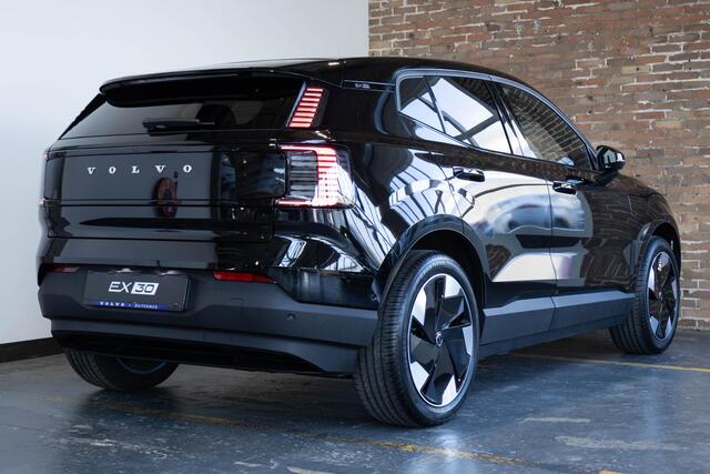 Volvo EX30 Single Motor Extended Range Plus 69 kWh | Direct Beschikbaar | Verwarmbare Voorstoelen | Harman Kardon Premium Audio | Keyless Entry | Achteruitrijcamera | Parkeersensoren V+A | Donker Getint Glas | Pilot Assist |