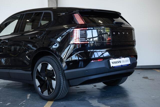 Volvo EX30 Single Motor Extended Range Plus | 5 jaar garantie! | Premium Audio by Harman Kardon | Keyless Entry | Achteruitrijcamera | Parkeersensoren V+A | Getint Glas Achter | Pilot Assist | Adaptieve Cruise Control | Draadloze Telefoonlader | Navigatiesysteem | R