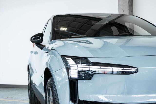 Volvo EX30 Single Motor Extended Range Plus 69 kWh | Getint Glas Achter | Adaptieve Cruise Control | Keyless Entry | Parkeersensoren | Dodehoekdetectie Met Correctie | Apple Carplay/Android Auto | Rijstrooksensor Met Correctie