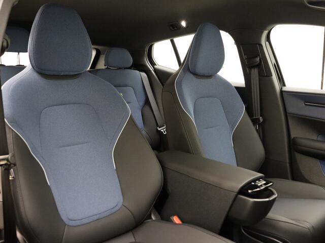 Volvo EX30 Extended Range Plus 69 kWh / ¤7.000,- Voorraadkorting / NIEUW / DIRECT LEVERBAAR / 20'' / METALLIC LAK / ACC / BLIS / ELEKTR. ACHTERKLEP /