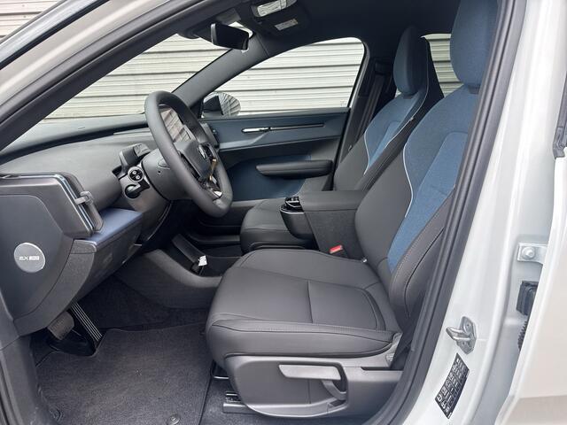 Volvo EX30 Single Motor Extended Range Plus 69 kWh / ¤ 6000 korting / 20" / Pack Climat / Extra getint glas /