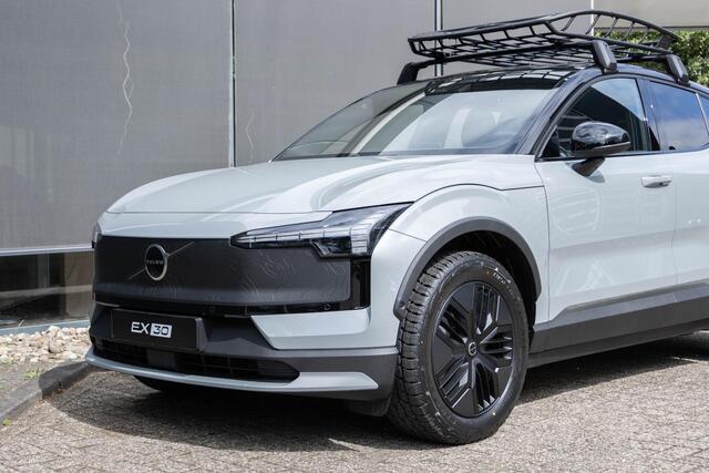 Volvo EX30 Cross Country Twin Motor Performance Ultra 69 kWh | Google Navigatie | Elektrische Stoelverstelling | Panoramisch Dak | 360 graden camera | Cross Country Experience-pakket |