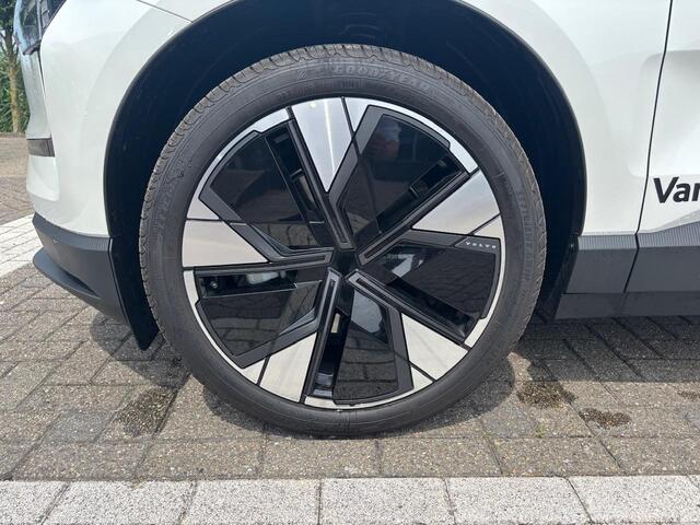 Volvo EX30 Single Motor Extended Range Plus 69 kWh 20 Inch | Getint glas achter | DEMO