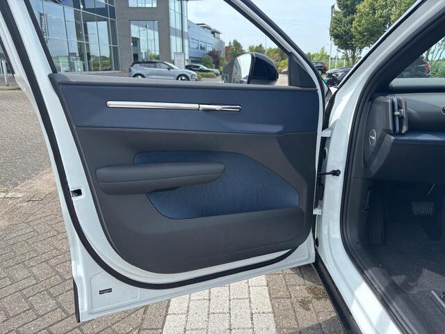 Volvo EX30 Single Motor Extended Range Plus 69 kWh 20 Inch | Getint glas achter | DEMO