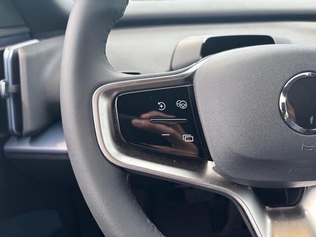 Volvo EX30 Single Motor Extended Range Plus 69 kWh 20 Inch | Getint glas achter | DEMO