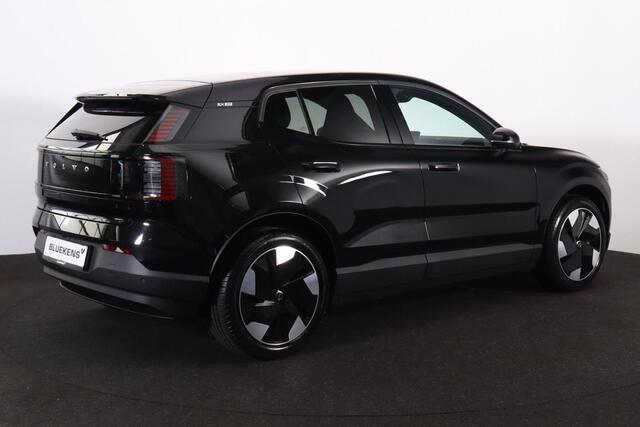 Volvo EX30 Extended Range Plus 69 kWh - Adaptive Cruise Control - Harman/Kardon audio - Parkeercamera achter - Parkeersensoren voor & achter - Apple Carplay - Extra getint glas - 19' LMV