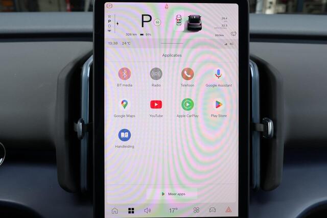 Volvo EX30 Extended Range Plus 69 kWh - Adaptive Cruise Control - Harman/Kardon audio - Parkeercamera achter - Parkeersensoren voor & achter - Apple Carplay - Extra getint glas - 19' LMV