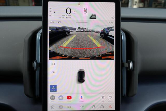 Volvo EX30 Extended Range Plus 69 kWh - Adaptive Cruise Control - Harman/Kardon audio - Parkeercamera achter - Parkeersensoren voor & achter - Apple Carplay - Extra getint glas - 19' LMV