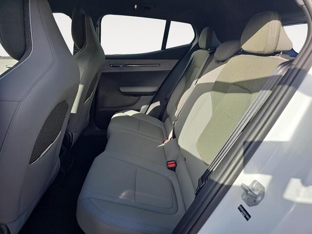 Volvo EX30 Single Motor Extended Range Plus 69 kWh | Trekhaak | Harman/Kardon Audio | Keyless Entry | Elektrische achterklep |