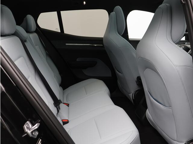 Volvo EX30 Single Motor Extended Range Ultra Automaat / Breeze Blue Interieur / Panoramisch Dak / 360* Camera / Elektrische Stoelen / Harman Kardon / Extra Getint Glas /