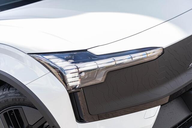 Volvo EX30 Cross Country Twin Motor Performance Ultra | Google | Longe Range | 4x4 | Adaptieve Cruise | Stoel-/Stuurverwarming | Keyless | 360 Camera | Panoramadak | Elektr. Stoelen | Harman Kardon Audio | Elek. Achterklep | Getint Glas