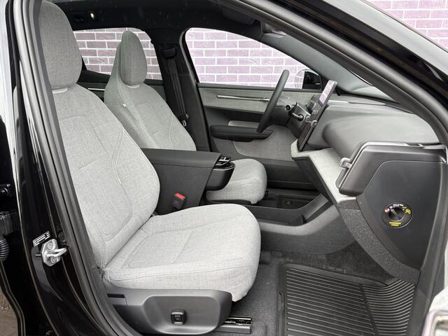 Volvo EX30 Twin Motor Performance Europa Sport 69 kWh 17% Bijtelling | Mist interieur | 360° camera | BLIS | Adaptieve cruise controle | Panorama dak |
