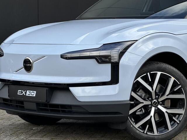 Volvo EX30 Single Motor Extended Range Plus 69 kWh / Harman/Kardon / 20 Inch / adaptive cruise / elek. kofferbak / extra getint glas / range 475 km
