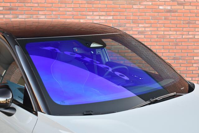 Volvo EX30 Single Motor Extended Range 272PK Plus 69 kWh | Climate | Cameleon tint | Harman & Kardon |