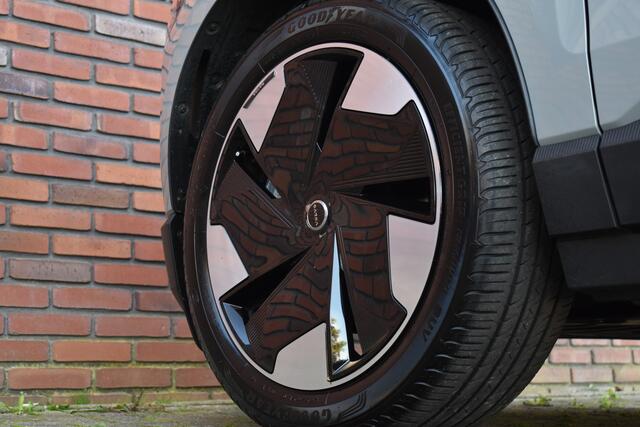 Volvo EX30 Single Motor Extended Range 272PK Plus 69 kWh | Climate | Cameleon tint | Harman & Kardon |