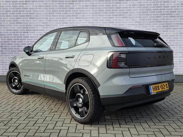 Volvo EX30 Extended Range 69 kWh Plus Cross Edition | Trekhaak | 19" OFF ROAD velgen | Stoel/stuurverwarming | Parkeercamera | Cross Country look
