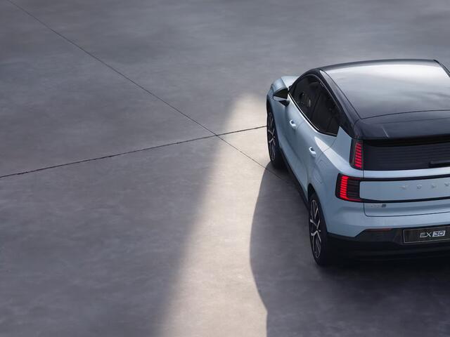 Volvo EX30 Single Motor Extended Range Europa 69 kWh | Parkeercamera | Harman Kardon | Stoel- en Stuurverwarming | Elektrische Stoelen | 20" Velgen