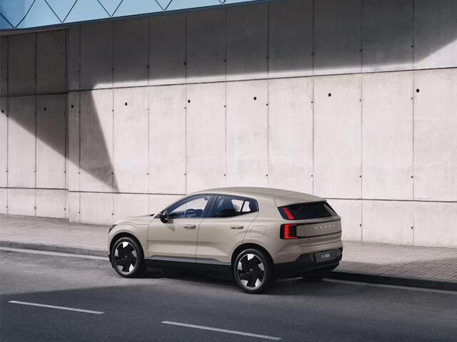 Volvo EX30 Single Motor Extended Range Europa 69 kWh | Parkeercamera | Harman Kardon | Stoel- en Stuurverwarming | Elektrische Stoelen