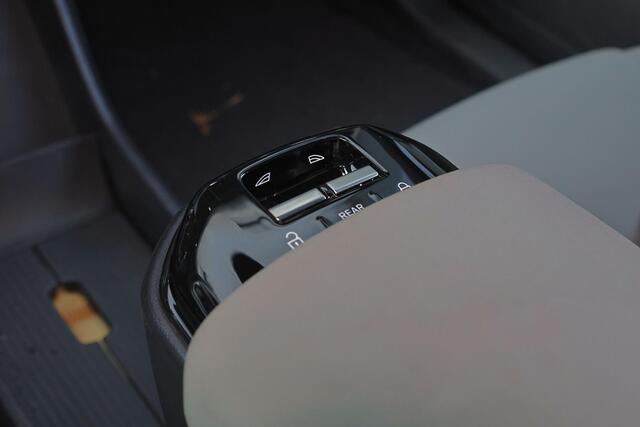 Volvo EX30 Extended Range Plus 69 kWh - Adaptive Cruise Control - Climate Pack - Harman/Kardon audio - Parkeercamera achter - Parkeersensoren voor & achter - Navigatie - 19' LMV