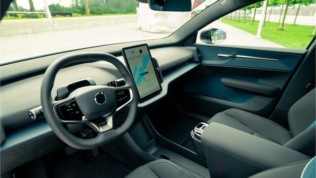 Volvo EX30 Extended Range Plus 69 kWh / ACTIE MODEL VOORRAAD VOORDEEL /