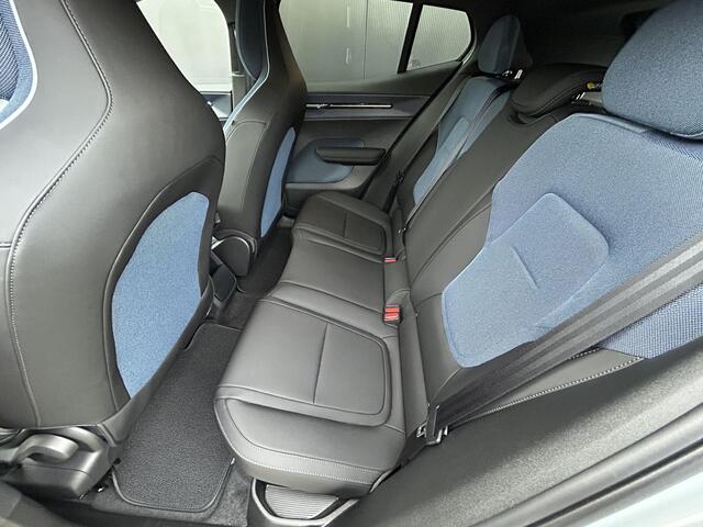 Volvo EX30 Single Motor Extended Range Plus 69 kWh climate line / extra getint glas / trekhaak / 2 jaar extra garantie