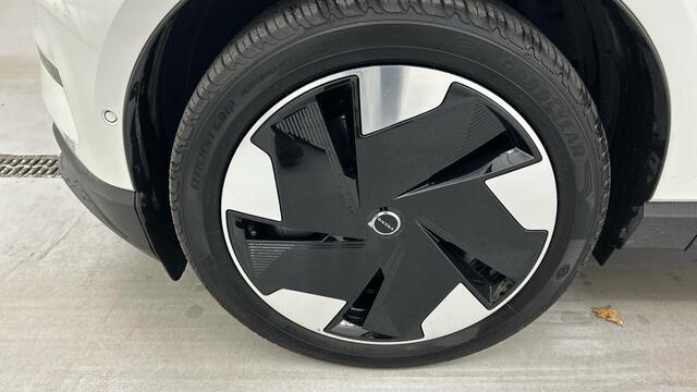 Volvo EX30 Twin Motor Performance Ultra 69 kWh | Panorama dak | Stoelen elektrisch verstelbaar | 360º Camera | Harman/Kardon | Blis | Adaptieve Cruise controle |