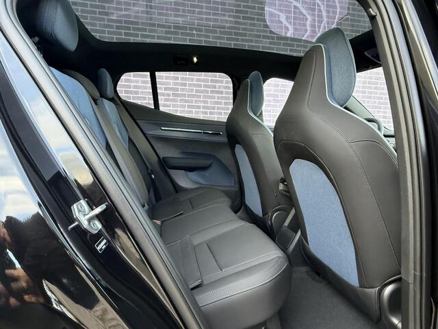 Volvo EX30 Twin Motor Performance Ultra 69 kWh 17% Bijtelling | Memory stoelen | 360° camera | BLIS | Adaptieve cruise controle | Panorama dak |