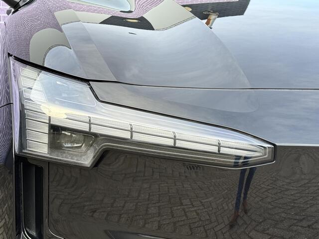 Volvo EX30 Twin Motor Performance Ultra 69 kWh 17% Bijtelling | Memory stoelen | 360° camera | BLIS | Adaptieve cruise controle | Panorama dak |