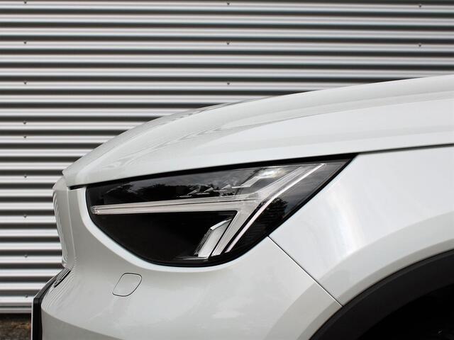 Volvo EX40 Single Motor Extended Range Ultra Automaat / Panoramadak / 20" velgen / 360* camera / Harman Kardon / Privacy Glass