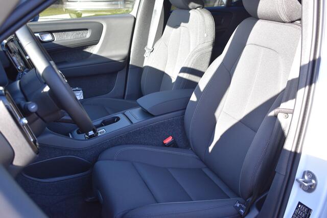 Volvo EX40 Single Motor 252pk 82 kWh Extended Range Plus | 2.950,- Volvo EV-subsidie | Visual park assist | Extra getint glas achter | Climate pack