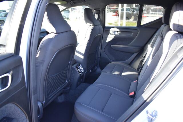 Volvo EX40 Single Motor 252pk 82 kWh Extended Range Plus | 2.950,- Volvo EV-subsidie | Visual park assist | Extra getint glas achter | Climate pack