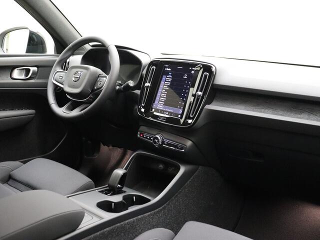 Volvo EX40 Extended Range Plus 82 kWh / Stoel /- en stuurverwarming / Warmtepomp / Extra getint glas / Zwart dak /