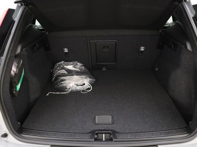 Volvo EX40 Extended Range Business Ed. 82 kWh / NIEUW / DIRECT LEVERBAAR / 360 CAMERA / ADAPT. CRUISE / BLIS / GETINT GLAS / ALL SEASON / STOELVERWARMING /