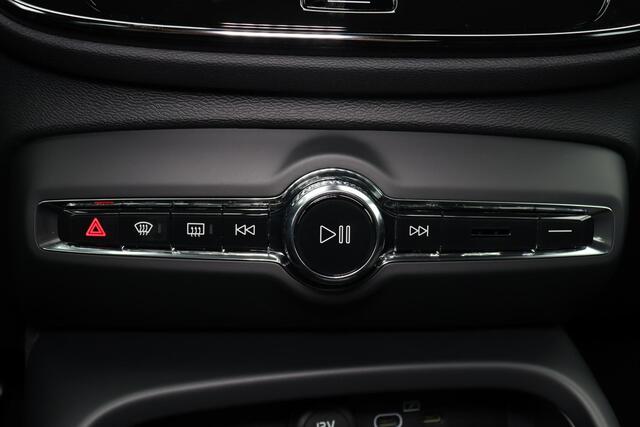 Volvo EX40 Single Motor Business Edition 70 kWh - Parkeercamera achter - Parkeersensoren voor & achter - Luxe lederen bekleding - Cruise control - Zwart Dak - Apple Carplay - Elektr. inklapbare trekhaak - 21' LMV - Fiscale waarde ¤ 48.800,-