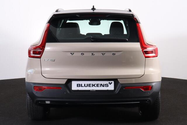 Volvo EX40 Single Motor Plus 70 kWh Plus - Intellisafe Assist & Surround - Parkeercamera achter - Verwarmde voorstoelen & stuur - Parkeersensoren voor & achter - Keyless - Elektr. bedienbare achterklep - Warmtepomp - Google Maps - 19' LMV