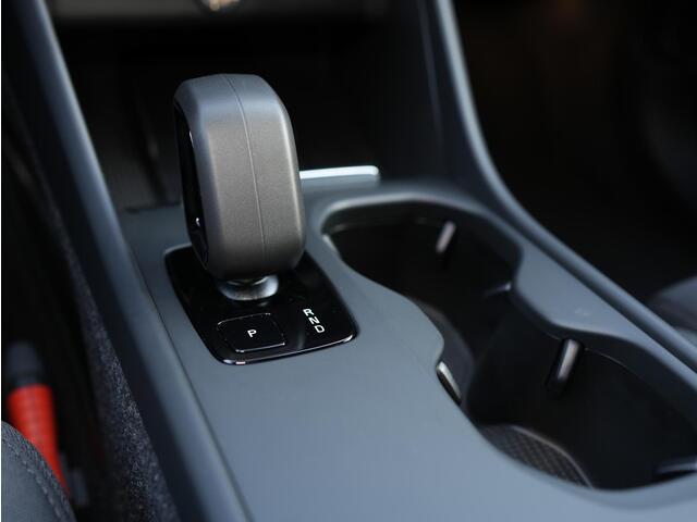 Volvo EX40 Single Motor Plus 70 kWh Plus - Intellisafe Assist & Surround - Parkeercamera achter - Verwarmde voorstoelen & stuur - Parkeersensoren voor & achter - Keyless - Elektr. bedienbare achterklep - Warmtepomp - Google Maps - 19' LMV