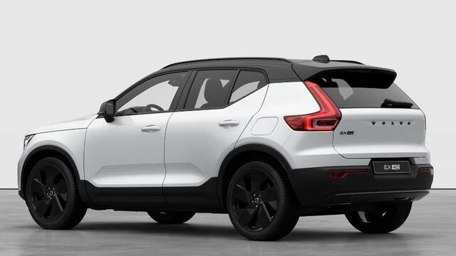 Volvo EX40 Single Motor Extended Range Plus Black Edition / Lounge Pakket / Panoramadak / Extra getint glas / Dak in Black stone / 20'' velgen