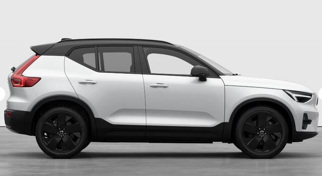 Volvo EX40 Single Motor Extended Range Plus Black Edition / Lounge Pakket / Panoramadak / Extra getint glas / Dak in Black stone / 20'' velgen