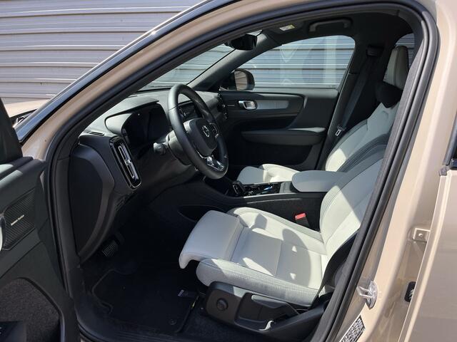 Volvo EX40 Single Motor Extended Range Plus 82 kWh / Sand Dune Metallic / Dawn bekleding / Black Sheep pakket /