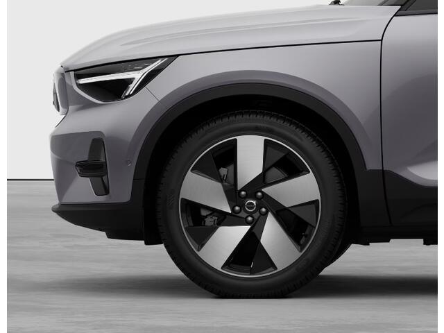 Volvo EX40 252PK Automaat Single Ext. Range Plus 82 kWh / Lounge Pakket / Extra getint glas / 360 Camera / 20'' velgen / Panoramadak / Zwart dak / Harman Kardon / Adaptieve cruise control / Getint glas / Stoel en stuurwielverwarming / parkeersensoren met 360 camera 