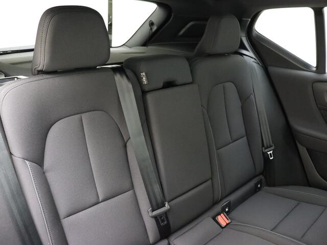 Volvo EX40 Extended Range Business Edition / Voorraadkorting ¤ 4800,- / Adapt. Cruise / BLIS / 360 Camera / Stoel + Stuurw. verwarming / getint glas / 19'' Velgen /