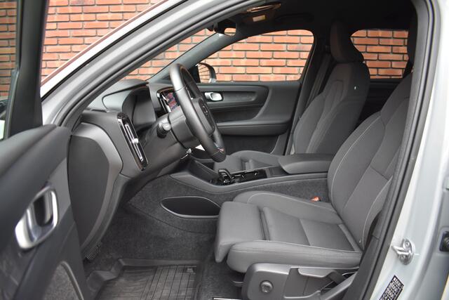 Volvo EX40 Extended Range 252PK Plus 82 kWh | Trekhaak | Stoelverwarming | Keyless |