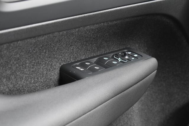 Volvo EX40 Extended Range 252PK Plus 82 kWh | Trekhaak | Stoelverwarming | Keyless |