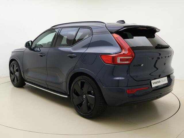 Volvo EX40 Extended Range Ultra Black Edition / Bumperdelen in exterieurkleur / Verlaagd / Zijprofielen / Dakspoiler / Harman en Kardon audio / Panorama dak / Stoel/- en stuurverarming /